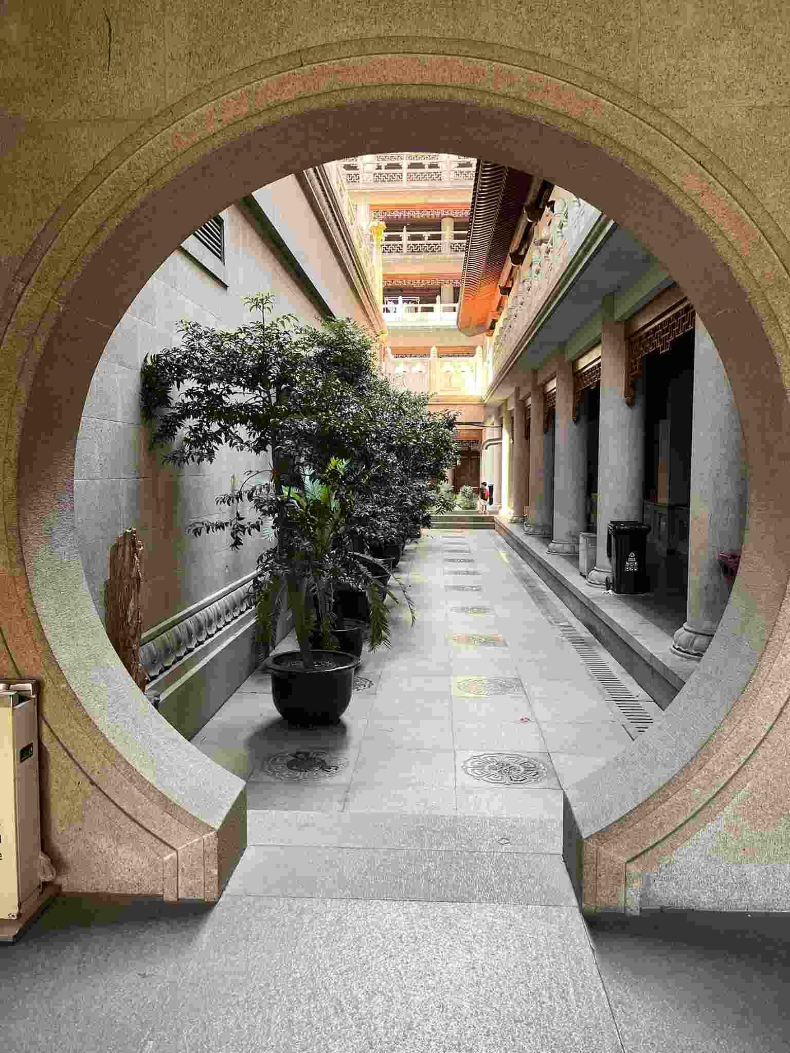 Jing'an Temple Hallway